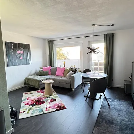Tiny Retreat- Balkon - Parken- Zentral Apartmán *